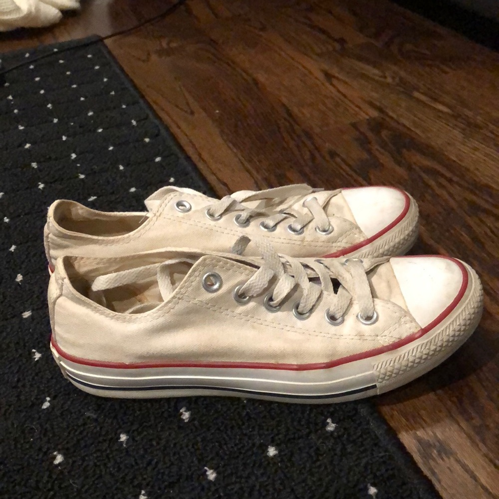 Converse🤍 - Picture 3 of 7
